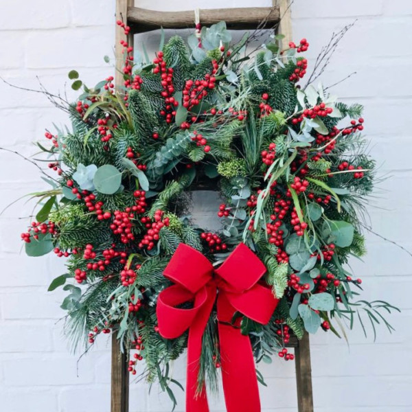 Luxurious Christmas Door Wreath - Image 3